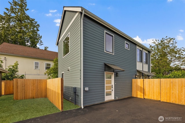 8116 12th Ave SW Unit B, Seattle, WA 98106 - rear view of property with a patio area