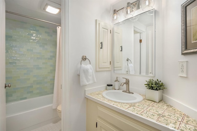 full bath featuring toilet, vanity, tile patterned flooring, baseboards, and shower / bathtub combination with curtain