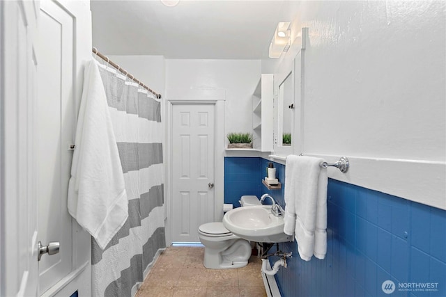 314 E Okanogan Ave, Chelan, WA 98816 - full bath with toilet, a sink, and curtained shower