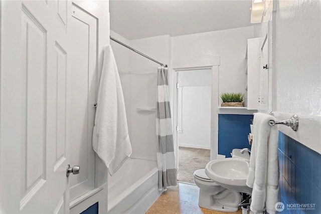 314 E Okanogan Ave, Chelan, WA 98816 - bathroom featuring toilet, shower / bath combination with curtain, and a sink