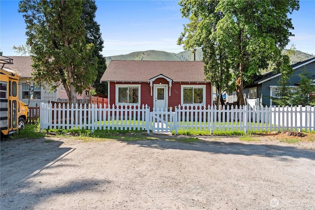 314 E Okanogan Ave, Chelan, WA 98816 - view of front of home featuring a fenced front yard and roof with shingles