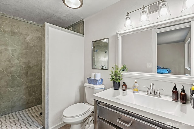 1027 Fishpond Rd, Kelso, WA 98626 - bathroom with tiled shower, vanity, toilet, and ensuite bathroom