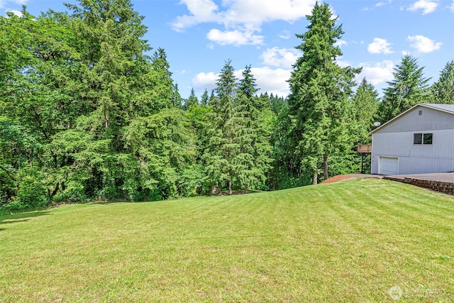 1027 Fishpond Rd, Kelso, WA 98626 - view of green lawn featuring a garage