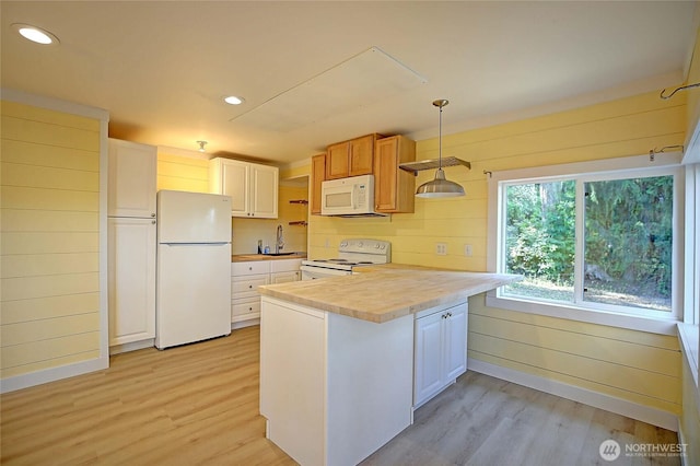 566 Sundin Dr, Camano Island, WA 98282 - kitchen featuring white appliances, a peninsula, a sink, and light wood-style flooring