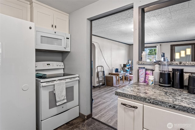 622 S Fair Ave, Yakima, WA 98901 - kitchen featuring white appliances and white cabinets