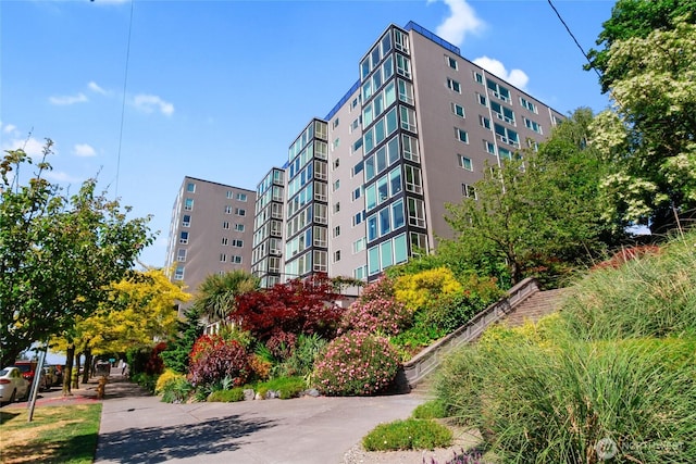 view of apartment building / complex