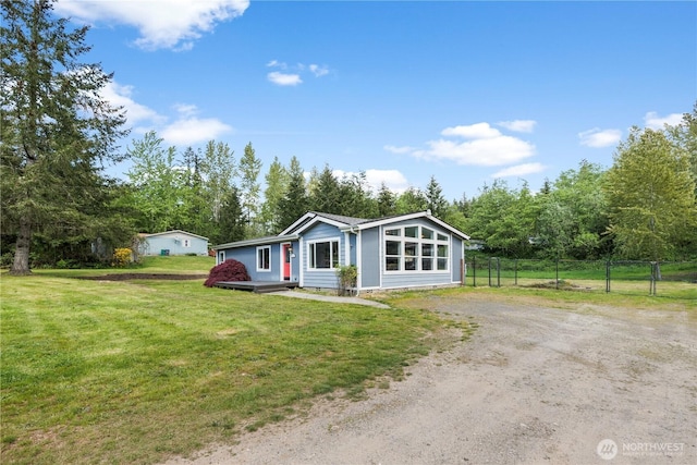 view of front of house with driveway