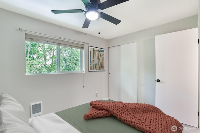 10822 SE 260th St Unit 2B1, Kent, WA 98030 - bedroom with a closet and a ceiling fan