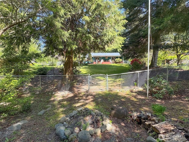 401 Dungeness Mdws, Sequim, WA 98382 - view of yard featuring a gate