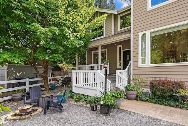 545 SE Lewis St, Issaquah, WA 98027 - entrance to property with a porch and fence