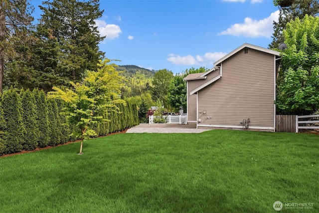 545 SE Lewis St, Issaquah, WA 98027 - view of yard with fence and a patio