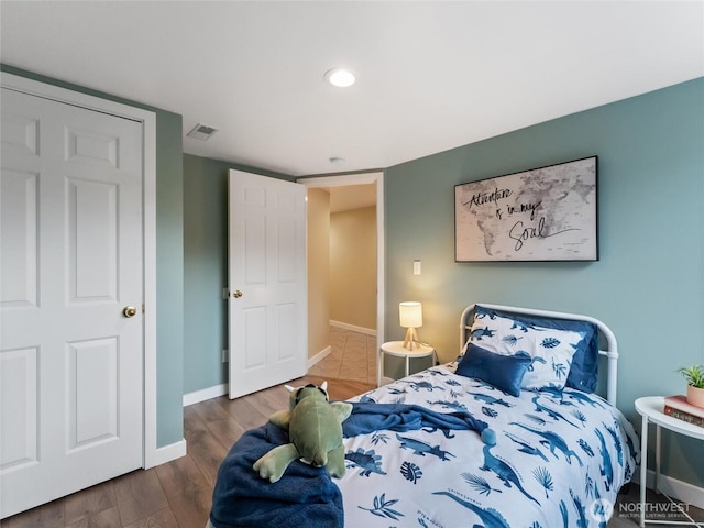 21608 186th Ave E, Orting, WA 98360 - bedroom featuring baseboards, wood finished floors, and recessed lighting