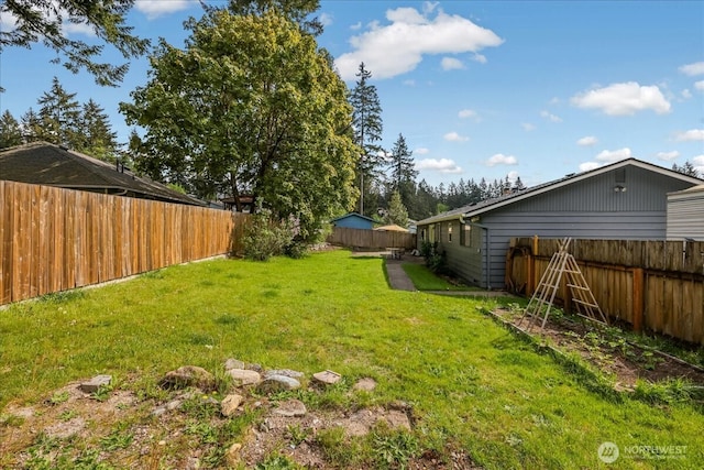view of yard featuring a fenced backyard