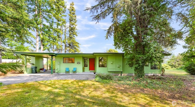 832 Elm Ave, Blaine, WA 98230 - view of front of house featuring asphalt driveway, a front yard, and a carport