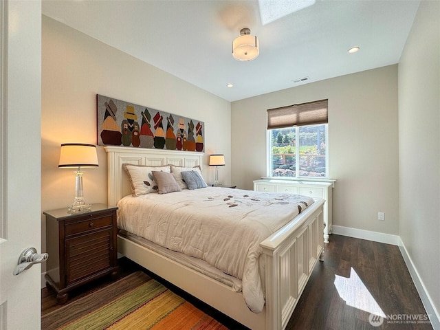 bedroom with baseboards, dark wood-style floors, visible vents, and recessed lighting