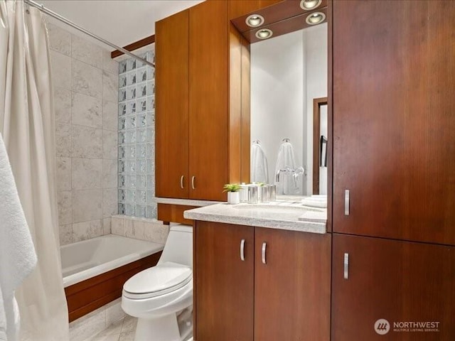 4400 E Mercer Way, Mercer Island, WA 98040 - bathroom with toilet, shower / tub combo with curtain, and vanity
