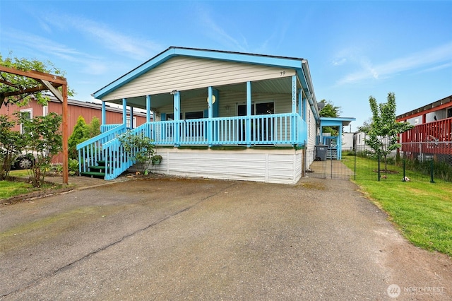 view of front of house featuring covered porch and fence