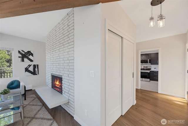18215 3rd Pl SW, Normandy Park, WA 98166 - living room with wood finished floors, a fireplace, and baseboards