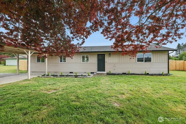 ranch-style house with crawl space and concrete driveway