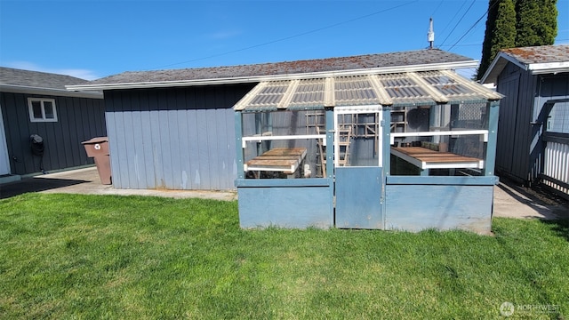 3129 Hudson St, Longview, WA 98632 - view of poultry coop featuring a yard