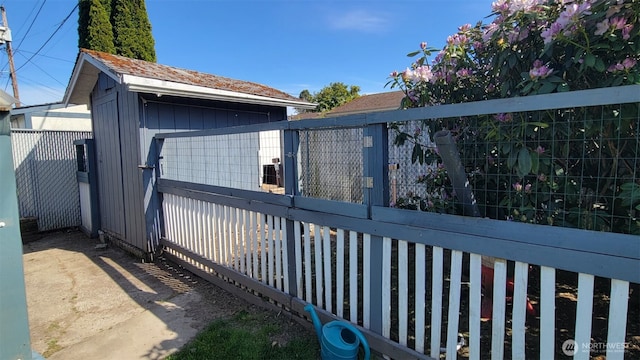 3129 Hudson St, Longview, WA 98632 - gate with an outbuilding