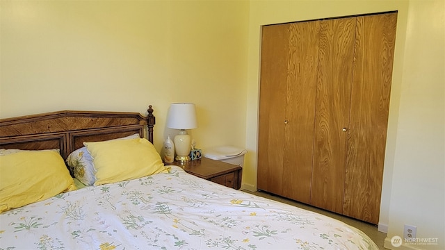 3129 Hudson St, Longview, WA 98632 - bedroom with a closet and baseboards