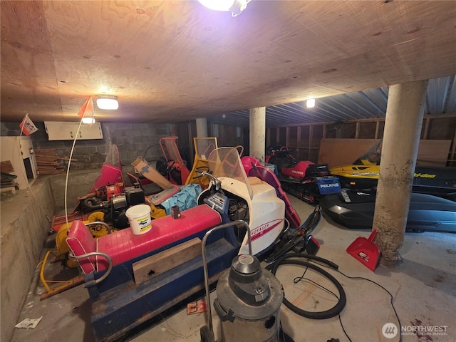 21 Two Springs Rd, Cle Elum, WA 98922 - garage with concrete block wall