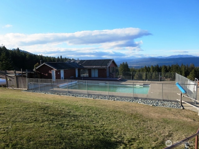 21 Two Springs Rd, Cle Elum, WA 98922 - view of swimming pool featuring a mountain view and a patio area