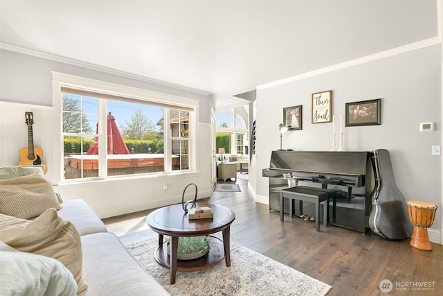 624 E Maberry Dr, Lynden, WA 98264 - living room featuring crown molding, wood finished floors, and baseboards