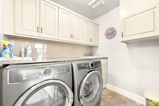 624 E Maberry Dr, Lynden, WA 98264 - laundry area featuring separate washer and dryer, baseboards, and cabinet space