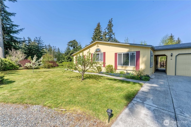 view of front of property featuring concrete driveway and a front lawn