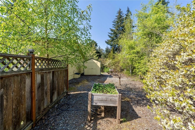 view of yard featuring a storage shed, an outdoor structure, and fence