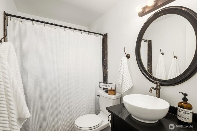 full bathroom featuring toilet and vanity