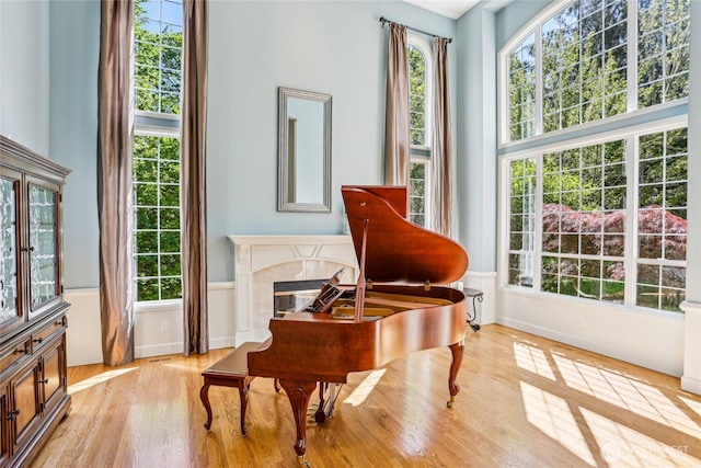 25846 NE 4th Pl, Sammamish, WA 98074 - sitting room with wood finished floors, a high end fireplace, and baseboards