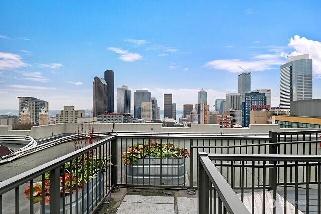 1105 Spring St Unit 1306, Seattle, WA 98104 - balcony with a skyline view