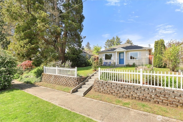 view of front of house featuring a fenced front yard and a front yard
