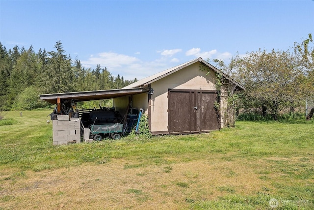 view of outdoor structure with an outbuilding