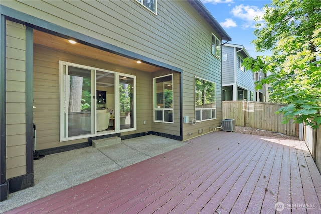 1517 Onyx St SE, Olympia, WA 98501 - wooden deck with fence