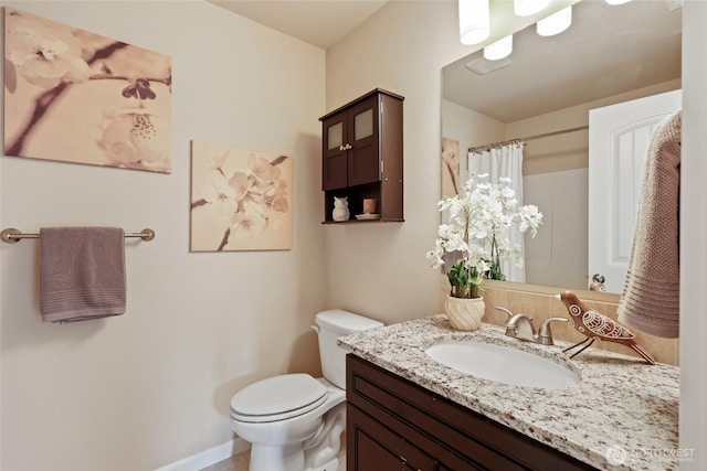 1517 Onyx St SE, Olympia, WA 98501 - full bath featuring toilet, curtained shower, baseboards, and vanity