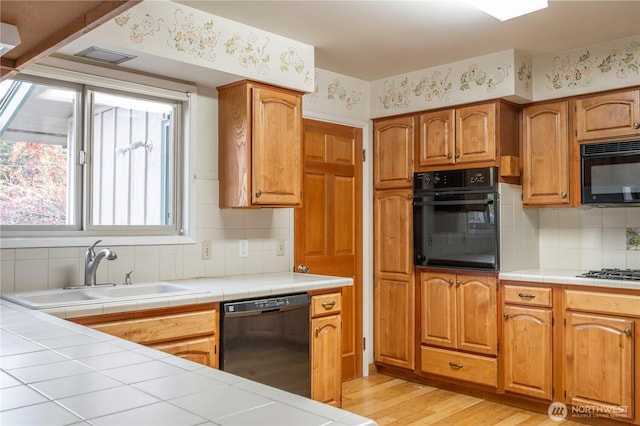 524 Carl Way, Aberdeen, WA 98520 - kitchen with black appliances, a sink, tile countertops, and tasteful backsplash