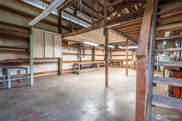 524 Carl Way, Aberdeen, WA 98520 - basement with a workshop area