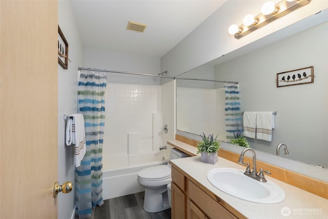 bathroom featuring wood finished floors, vanity, toilet, and shower / bath combo