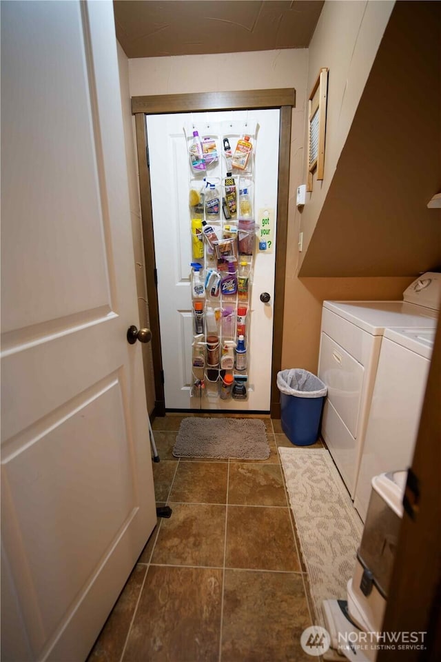 laundry room with washer and clothes dryer
