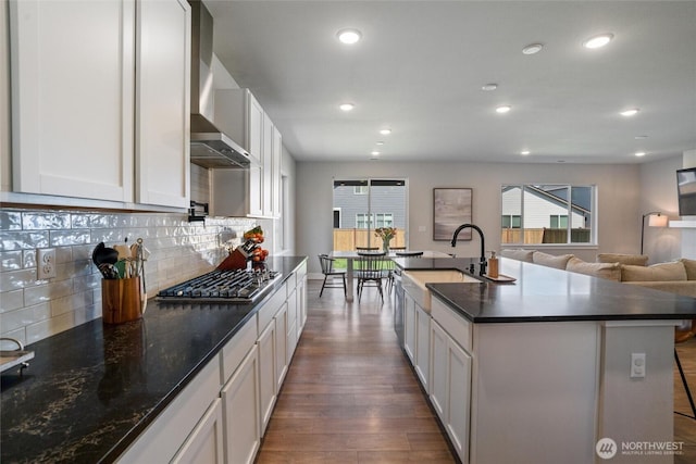 kitchen featuring a sink, dark wood-style floors, recessed lighting, decorative backsplash, and stainless steel gas stovetop