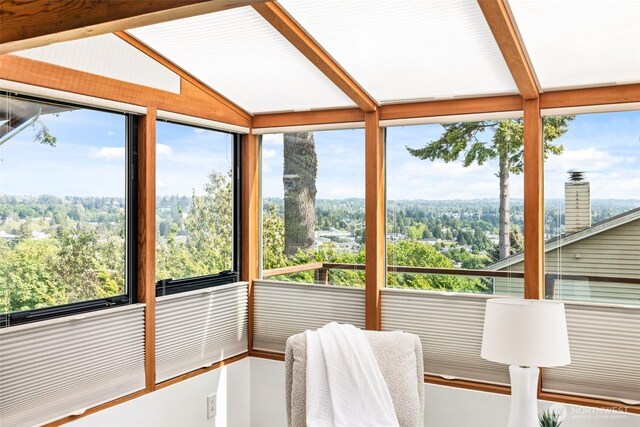 517 S 212th St, Des Moines, WA 98198 - sunroom / solarium with vaulted ceiling and plenty of natural light