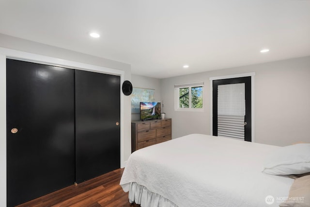 bedroom with dark wood-style flooring, a closet, and recessed lighting
