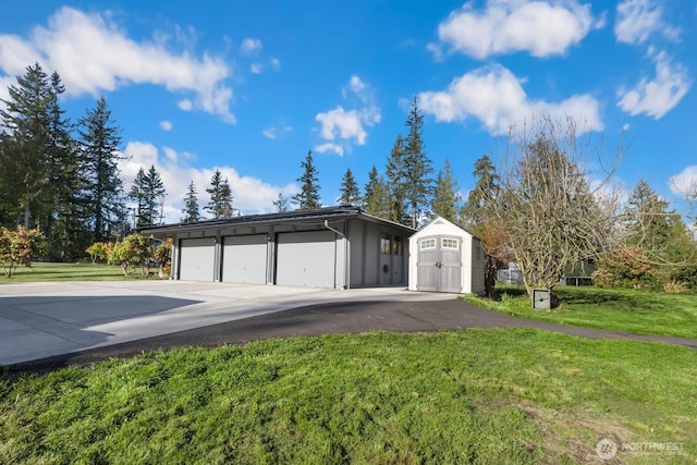 detached garage with concrete driveway