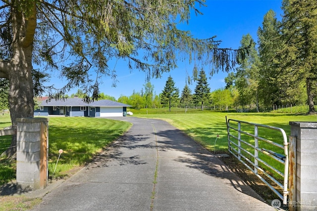 206 Kelly Rd, Bellingham, WA 98226 - view of road featuring a gate and driveway