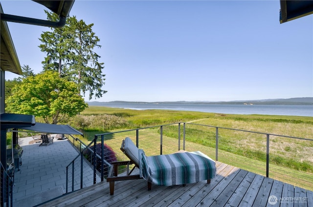 15410 Sandridge Rd, Long Beach, WA 98631 - deck with a water view