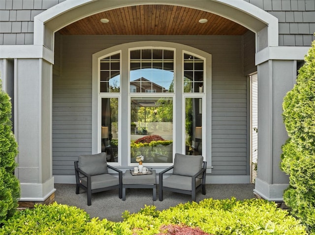 property entrance featuring a porch